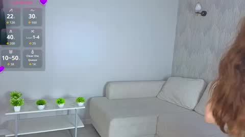 Hi I am Luna online show from 04/21/26, 03:07