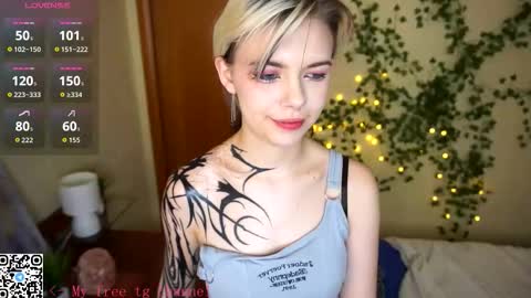 Lilian online show from 12/04/25, 07:39