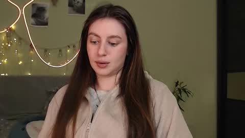 Lilu online show from 10/15/25, 10:43