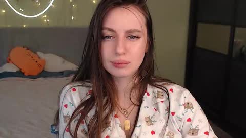 Lilu online show from 12/16/25, 05:56