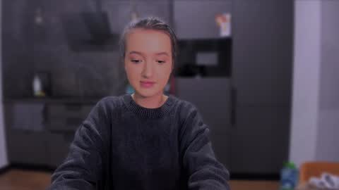 Snapshot of lililaluna chatting on 12/17/24, 02:44             ...  online show from 12/17/24, 02:44