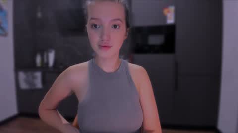 Snapshot of lililaluna chatting on 12/28/24, 06:40             ...  online show from 12/28/24, 06:40