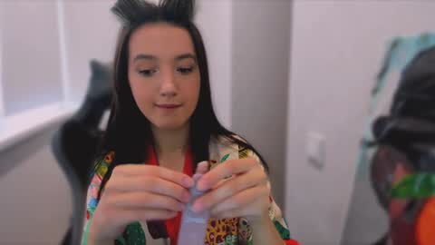 Snapshot of lililaluna chatting on 01/14/25, 09:56             ...  online show from 01/14/25, 09:56