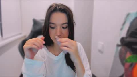 Snapshot of lililaluna chatting on 01/14/25, 03:36             ...  online show from 01/14/25, 03:36