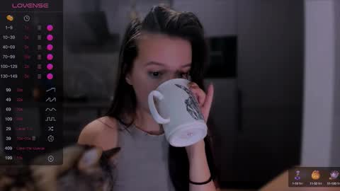 Snapshot of lililaluna chatting on 10/12/25, 07:02             ...  online show from 10/12/25, 07:02