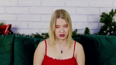 Snapshot of lililinn chatting on 01/13/25, 04:18 LiliLinn online show from 01/13/25, 04:18