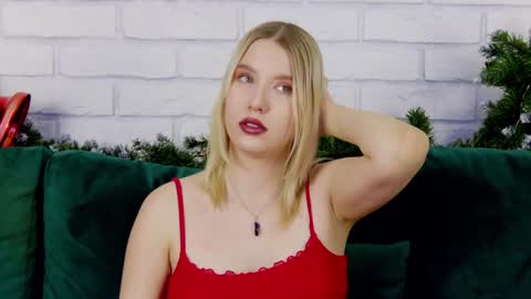 Snapshot of lililinn chatting on 01/13/25, 07:21 LiliLinn online show from 01/13/25, 07:21