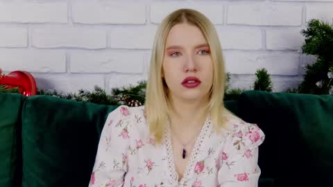 Snapshot of lililinn chatting on 01/15/25, 04:25 LiliLinn online show from 01/15/25, 04:25