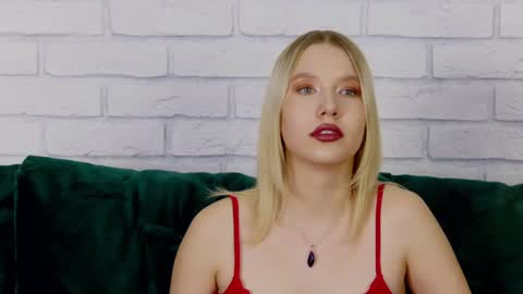 Snapshot of lililinn chatting on 01/20/25, 10:29 LiliLinn online show from 01/20/25, 10:29