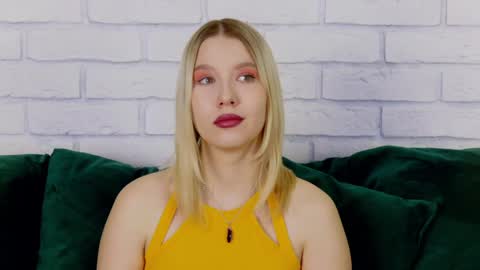 Snapshot of lililinn chatting on 01/21/25, 04:43 LiliLinn online show from 01/21/25, 04:43