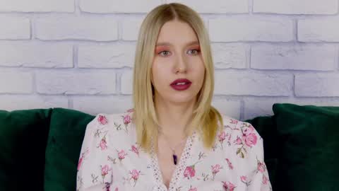 Snapshot of lililinn chatting on 01/21/25, 11:03 LiliLinn online show from 01/21/25, 11:03