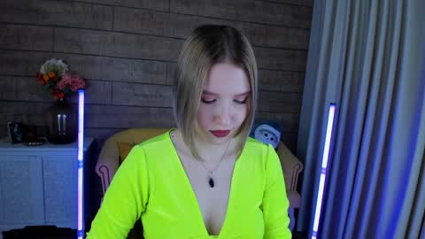 Snapshot of lililinn chatting on 01/28/25, 07:43 LiliLinn online show from 01/28/25, 07:43