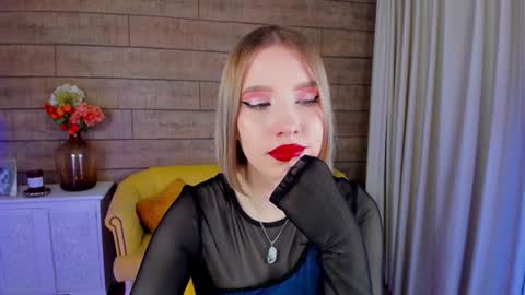 Snapshot of lililinn chatting on 02/04/25, 08:35 LiliLinn online show from 02/04/25, 08:35