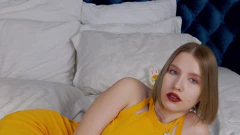 Snapshot of lililinn chatting on 02/08/25, 01:11 LiliLinn online show from 02/08/25, 01:11