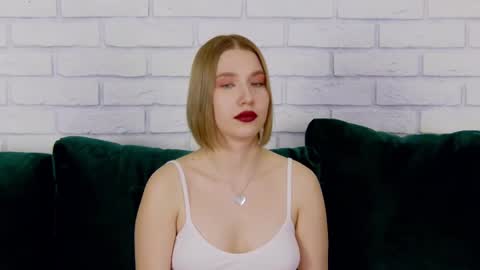 Snapshot of lililinn chatting on 02/10/25, 12:29 LiliLinn online show from 02/10/25, 12:29