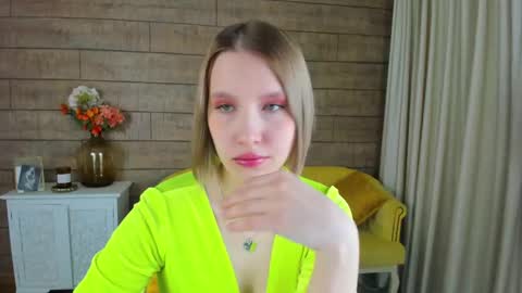 Snapshot of lililinn chatting on 02/12/25, 05:26 LiliLinn online show from 02/12/25, 05:26