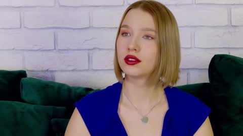 Snapshot of lililinn chatting on 02/15/25, 06:12 LiliLinn online show from 02/15/25, 06:12