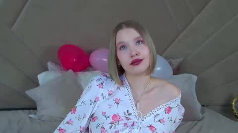 Snapshot of lililinn chatting on 02/17/25, 12:05 LiliLinn online show from 02/17/25, 12:05