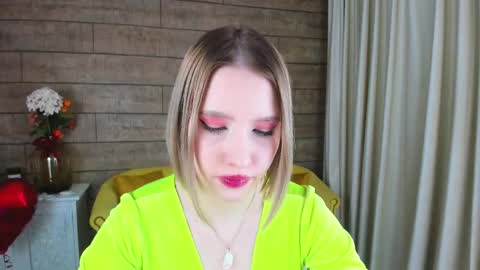 Snapshot of lililinn chatting on 02/19/25, 09:06 LiliLinn online show from 02/19/25, 09:06