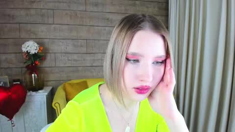 Snapshot of lililinn chatting on 02/19/25, 12:11 LiliLinn online show from 02/19/25, 12:11