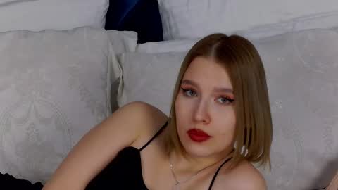 Snapshot of lililinn chatting on 02/22/25, 09:23 LiliLinn online show from 02/22/25, 09:23