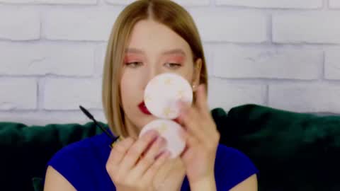 Snapshot of lililinn chatting on 02/24/25, 06:27 LiliLinn online show from 02/24/25, 06:27