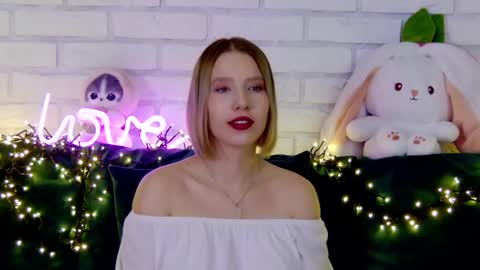 Snapshot of lililinn chatting on 03/04/25, 08:13 LiliLinn online show from 03/04/25, 08:13