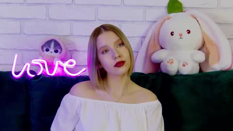 Snapshot of lililinn chatting on 03/05/25, 11:28 LiliLinn online show from 03/05/25, 11:28