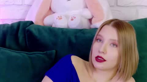 Snapshot of lililinn chatting on 03/07/25, 10:02 LiliLinn online show from 03/07/25, 10:02