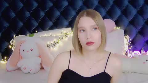 Snapshot of lililinn chatting on 03/08/25, 08:11 LiliLinn online show from 03/08/25, 08:11