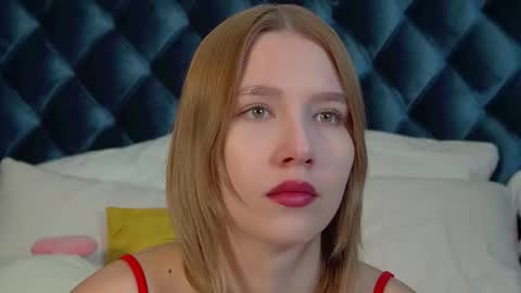 Snapshot of lililinn chatting on 09/19/25, 04:36 LiliLinn online show from 09/19/25, 04:36