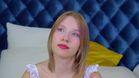 Snapshot of lililinn chatting on 10/04/25, 06:22 LiliLinn online show from 10/04/25, 06:22