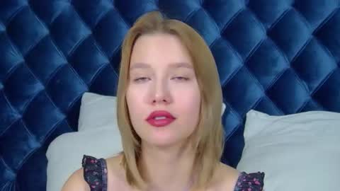 Snapshot of lililinn chatting on 10/13/25, 06:13 LiliLinn online show from 10/13/25, 06:13