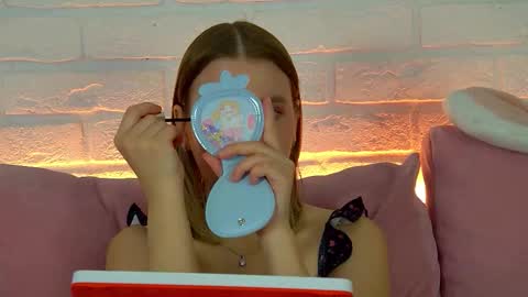 Snapshot of lililinn chatting on 11/13/25, 05:39 LiliLinn online show from 11/13/25, 05:39