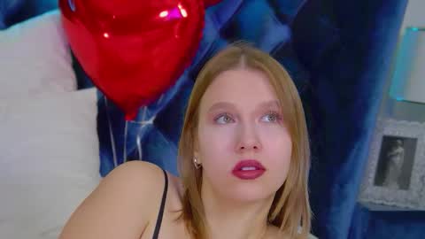 Snapshot of lililinn chatting on 11/15/25, 05:05 LiliLinn online show from 11/15/25, 05:05