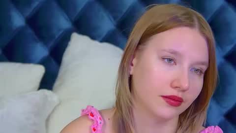 Snapshot of lililinn chatting on 11/28/25, 05:32 LiliLinn online show from 11/28/25, 05:32