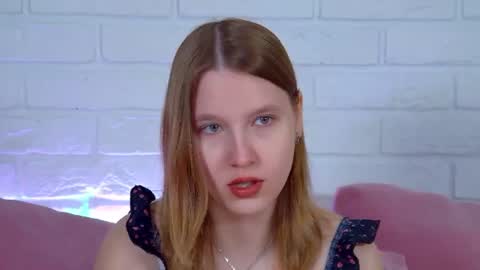 Snapshot of lililinn chatting on 06/18/26, 04:24 LiliLinn online show from 06/18/26, 04:24
