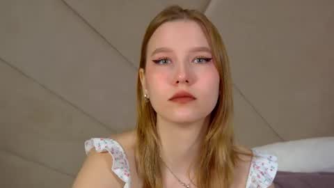 Snapshot of lililinn chatting on 06/19/26, 04:50 LiliLinn online show from 06/19/26, 04:50