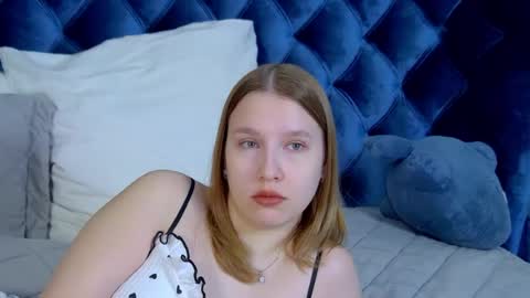 Snapshot of lililinn chatting on 07/17/26, 04:41 LiliLinn online show from 07/17/26, 04:41