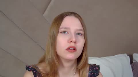 Snapshot of lililinn chatting on 07/18/26, 04:49 LiliLinn online show from 07/18/26, 04:49