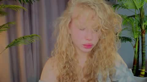 lililok101 online show from 11/20/25, 02:34