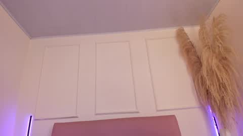 Snapshot of lilily_lv chatting on 09/19/25, 12:23 Lilly online show from 09/19/25, 12:23