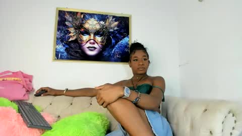 Snapshot of lilit2005_ chatting on 02/15/25, 08:33 lilit2005_ online show from 02/15/25, 08:33