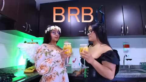 Lilith and Khloe  online show from 11/04/25, 11:20