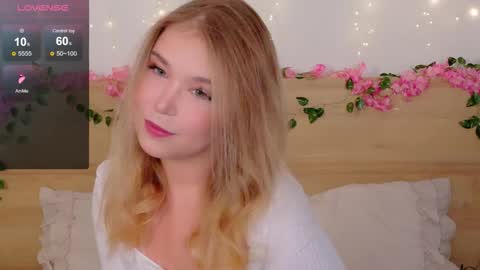 Snapshot of lilith_bonheur chatting on 10/23/25, 08:29 Lilith Bonheur online show from 10/23/25, 08:29