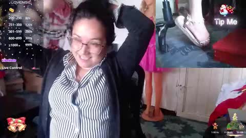 Laura lopez online show from 12/16/24, 02:38