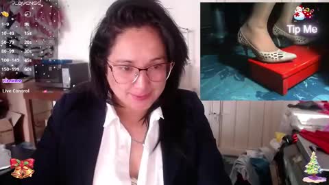 Laura lopez online show from 12/19/24, 12:34