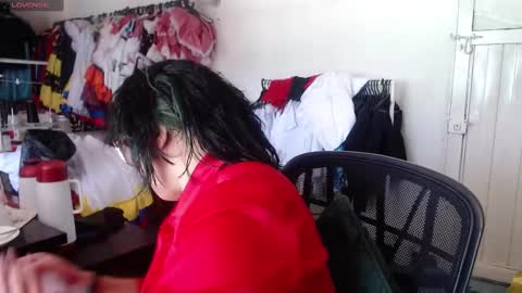 Laura lopez online show from 12/31/24, 04:35