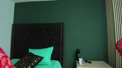 lilith_daviss online show from 04/23/26, 12:29