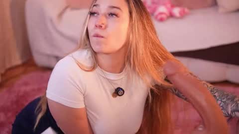 Snapshot of lilith_gray9 chatting on 12/16/25, 03:44 Lilith Gray online show from 12/16/25, 03:44